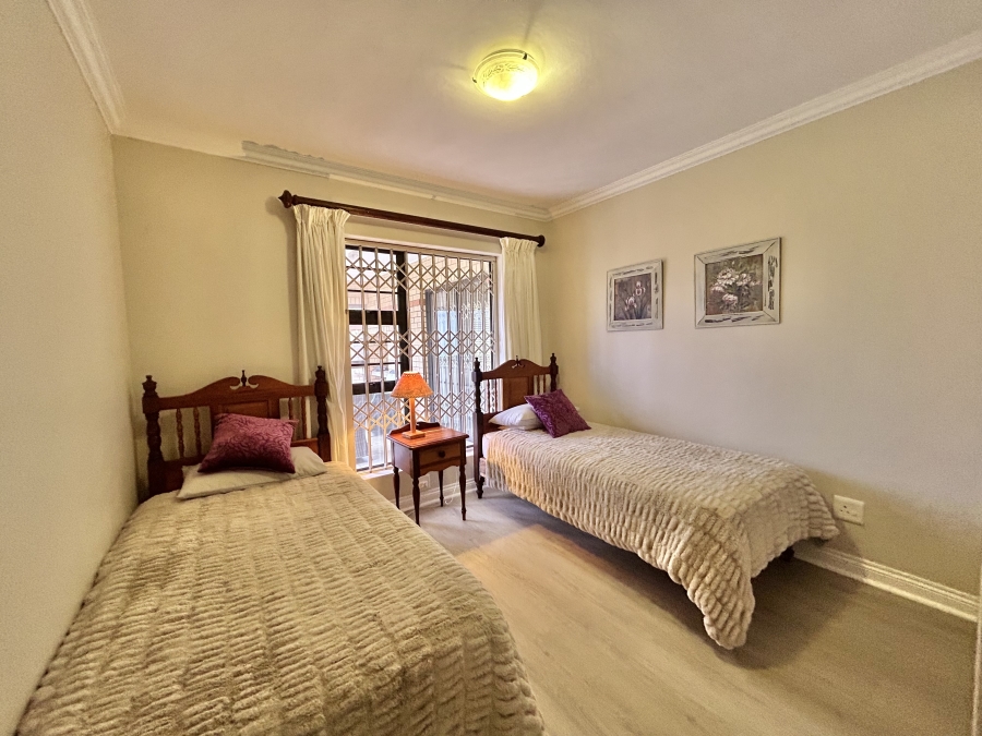 3 Bedroom Property for Sale in Wavecrest Eastern Cape